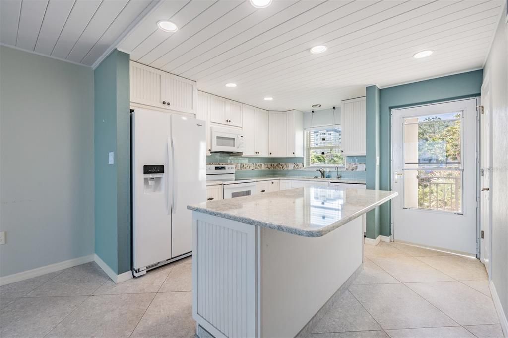 На продажу: $324,900 (2 спален, 2 ванн, 975 Квадратных фут)