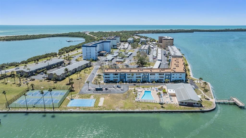 На продажу: $324,900 (2 спален, 2 ванн, 975 Квадратных фут)