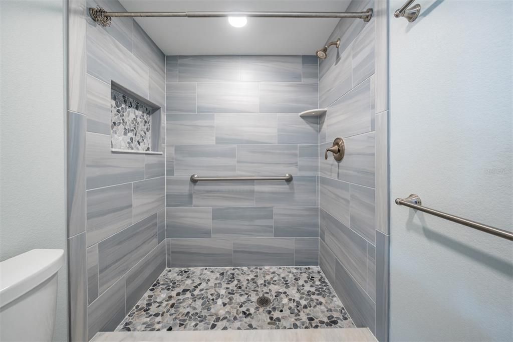 На продажу: $324,900 (2 спален, 2 ванн, 975 Квадратных фут)