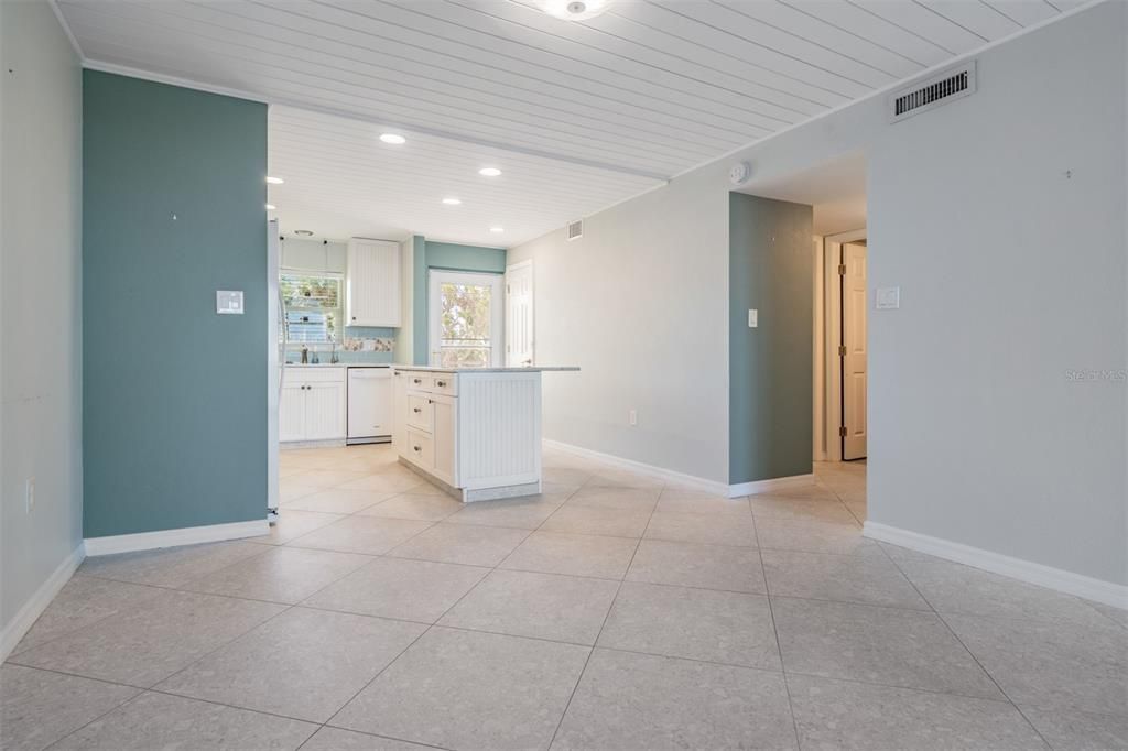 На продажу: $324,900 (2 спален, 2 ванн, 975 Квадратных фут)