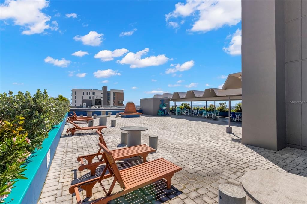 For Sale: $299,000 (1 beds, 1 baths, 859 Square Feet)