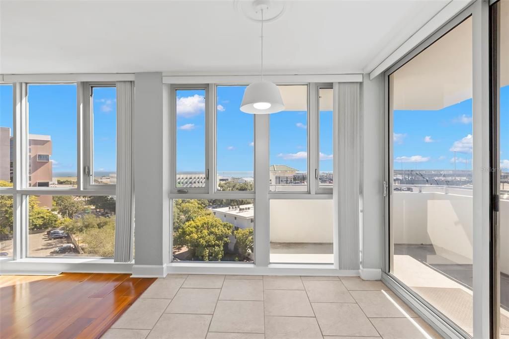 For Sale: $299,000 (1 beds, 1 baths, 859 Square Feet)