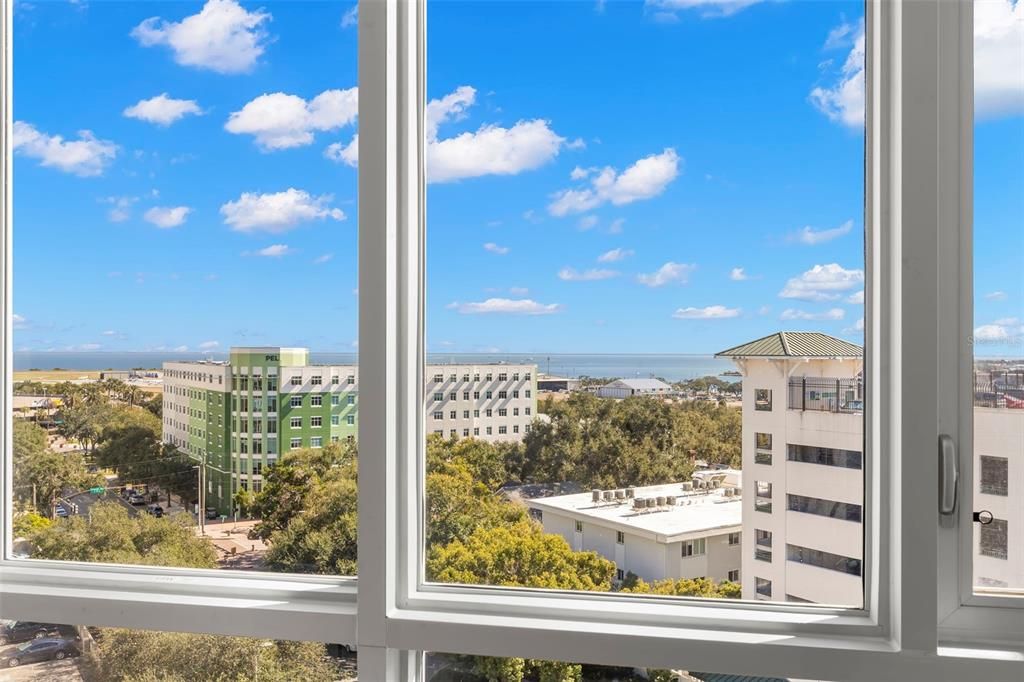 For Sale: $299,000 (1 beds, 1 baths, 859 Square Feet)