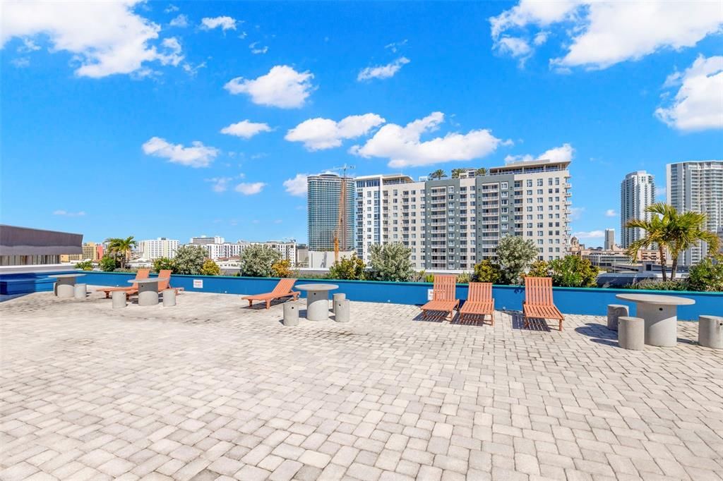 For Sale: $299,000 (1 beds, 1 baths, 859 Square Feet)