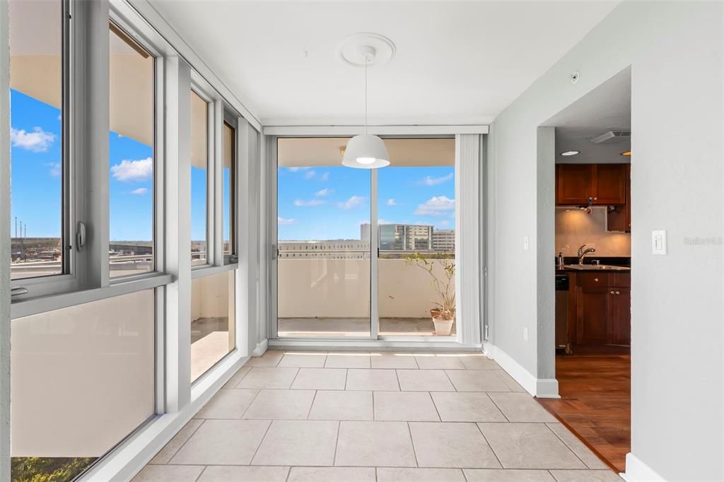 For Sale: $299,000 (1 beds, 1 baths, 859 Square Feet)