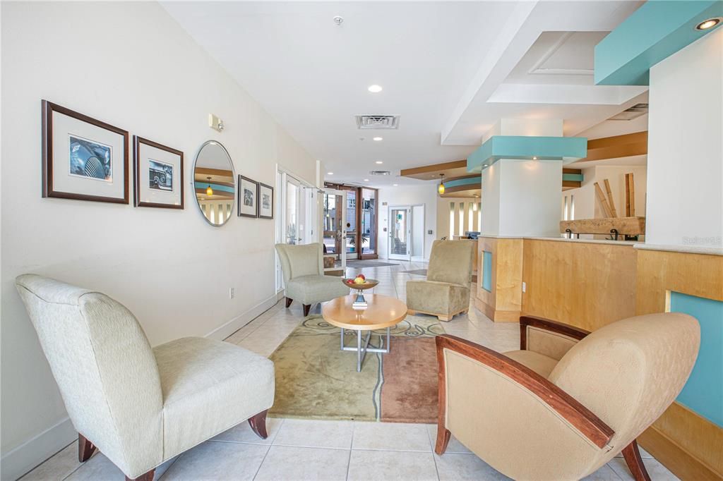 For Sale: $299,000 (1 beds, 1 baths, 859 Square Feet)