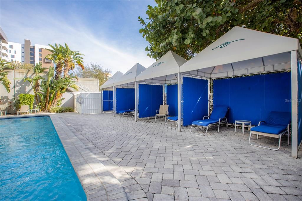 For Sale: $299,000 (1 beds, 1 baths, 859 Square Feet)