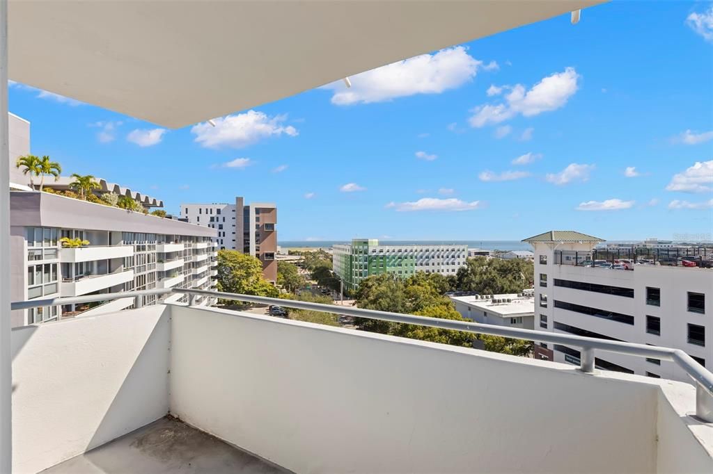 For Sale: $299,000 (1 beds, 1 baths, 859 Square Feet)