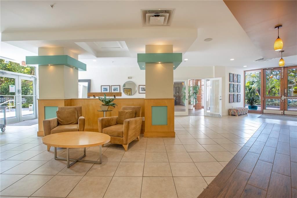 For Sale: $299,000 (1 beds, 1 baths, 859 Square Feet)