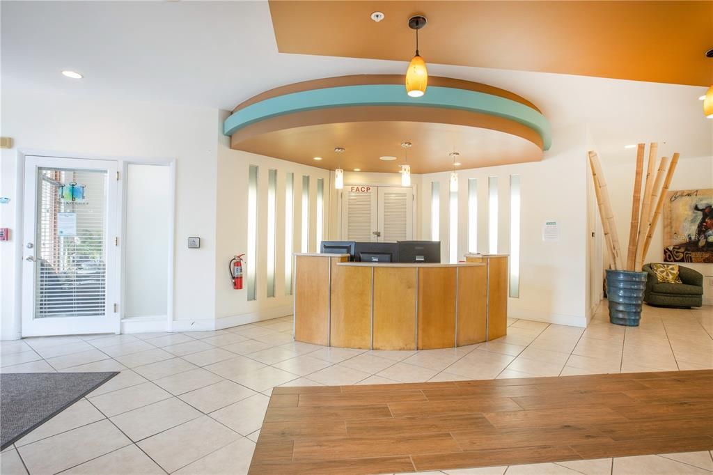 For Sale: $299,000 (1 beds, 1 baths, 859 Square Feet)