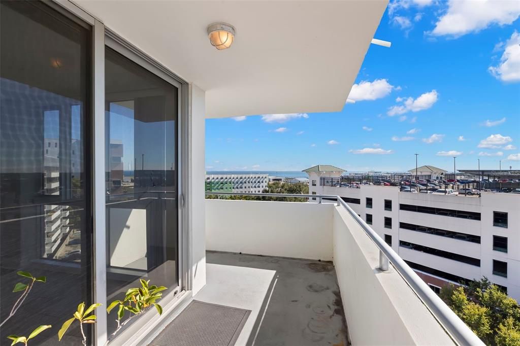 For Sale: $299,000 (1 beds, 1 baths, 859 Square Feet)