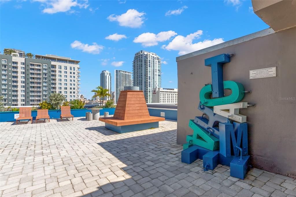 For Sale: $299,000 (1 beds, 1 baths, 859 Square Feet)