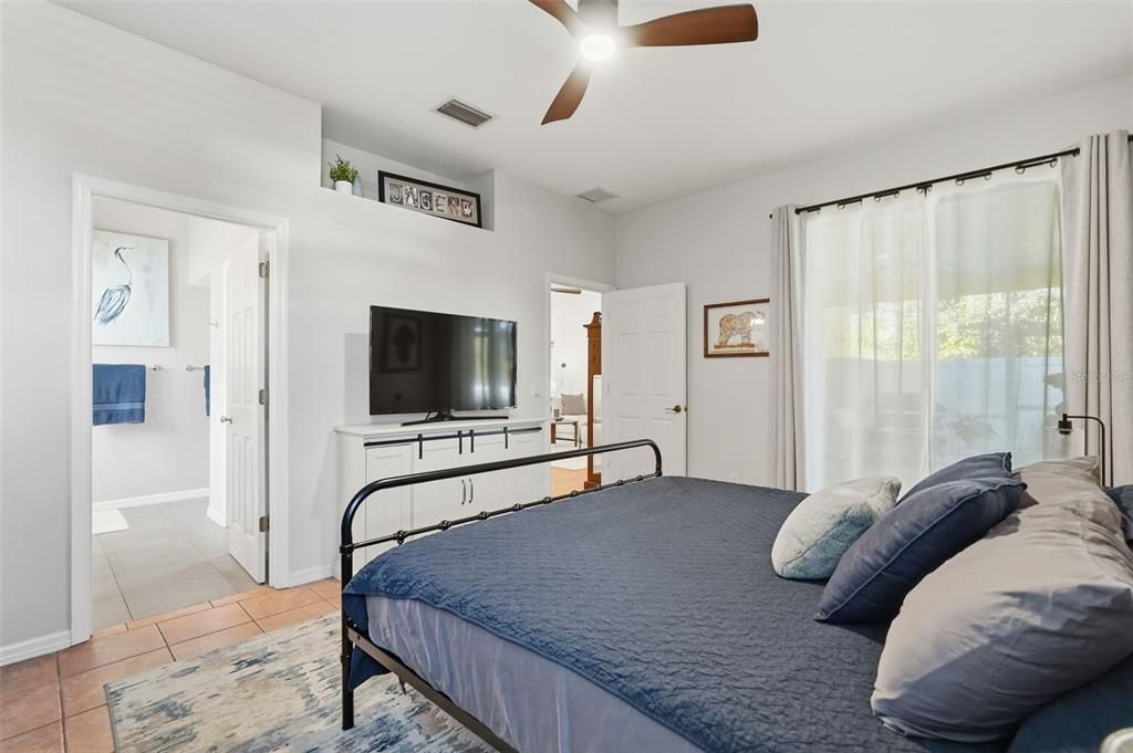 Active With Contract: $394,900 (3 beds, 2 baths, 1542 Square Feet)