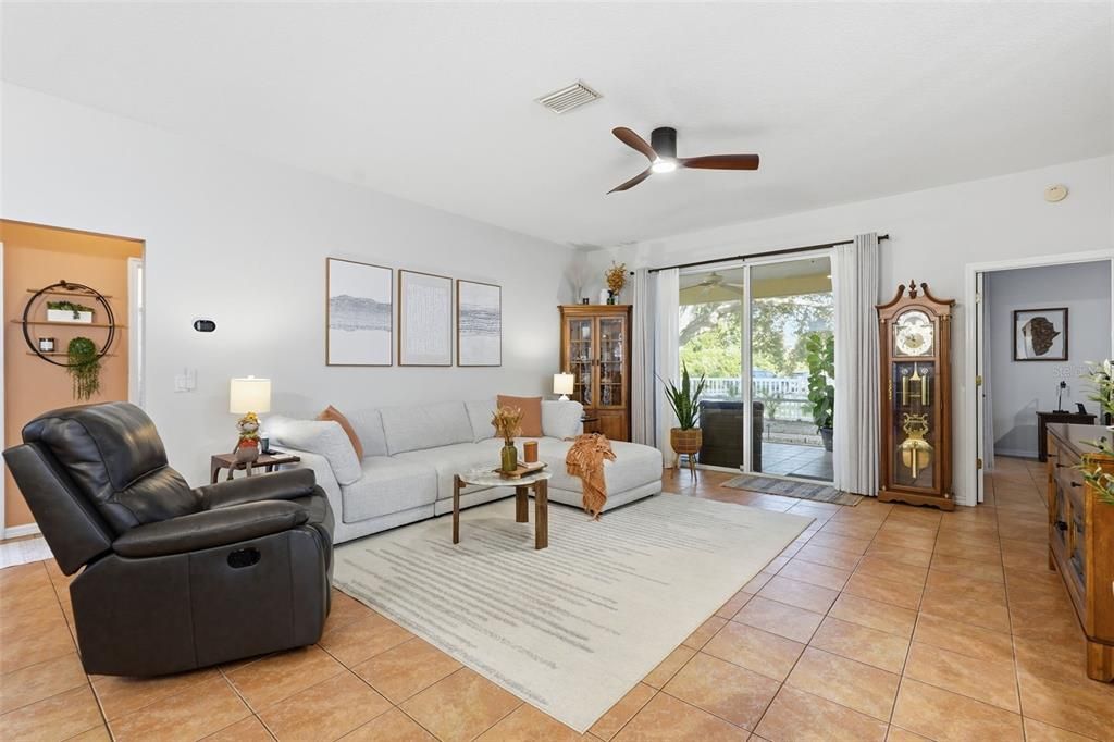 Active With Contract: $394,900 (3 beds, 2 baths, 1542 Square Feet)
