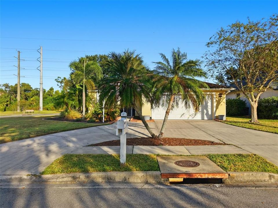 Active With Contract: $394,900 (3 beds, 2 baths, 1542 Square Feet)