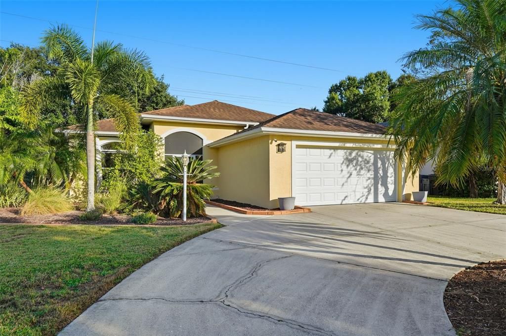 Active With Contract: $394,900 (3 beds, 2 baths, 1542 Square Feet)