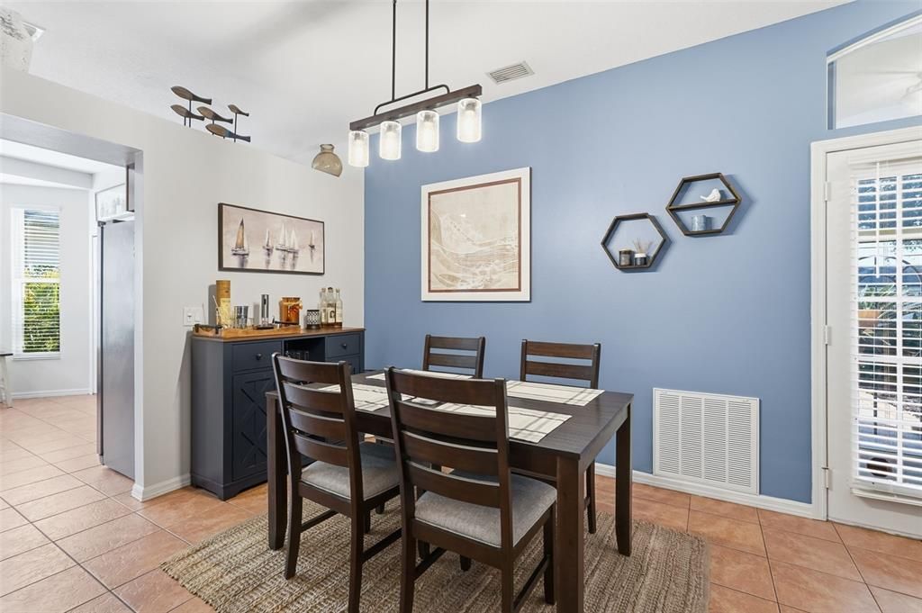 Active With Contract: $394,900 (3 beds, 2 baths, 1542 Square Feet)