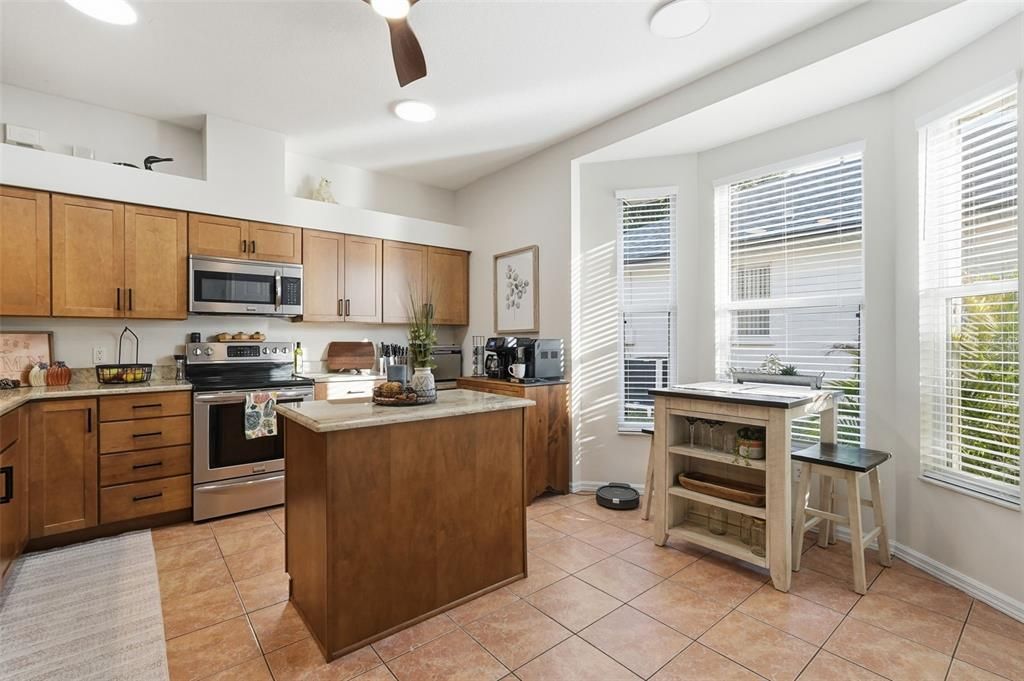 Active With Contract: $394,900 (3 beds, 2 baths, 1542 Square Feet)