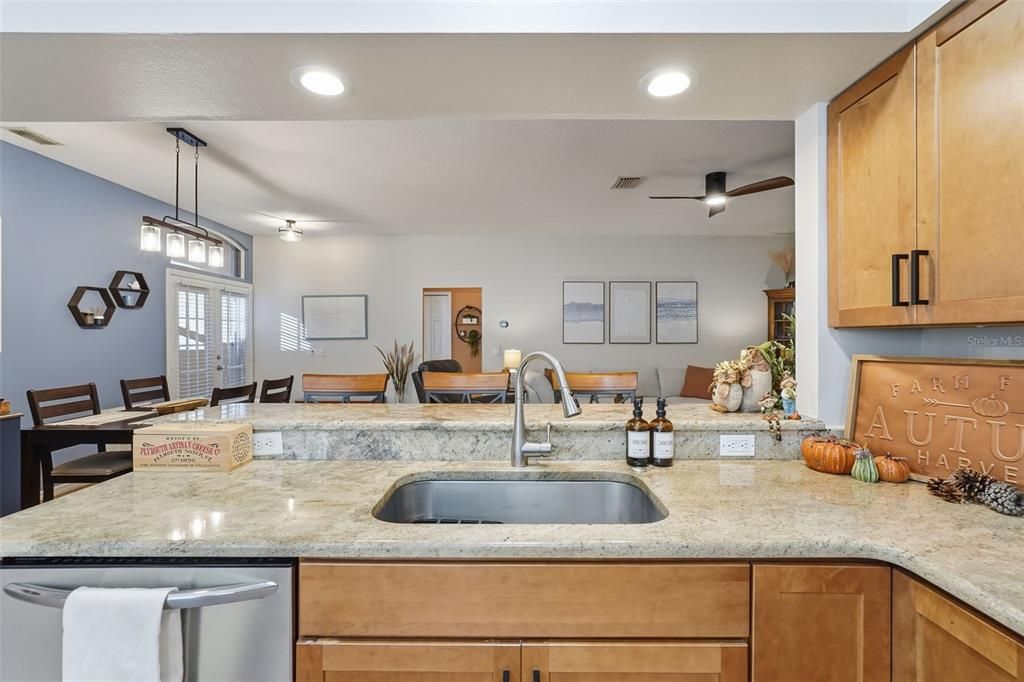 Active With Contract: $394,900 (3 beds, 2 baths, 1542 Square Feet)