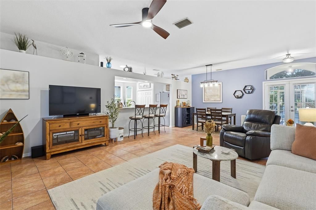 Active With Contract: $394,900 (3 beds, 2 baths, 1542 Square Feet)