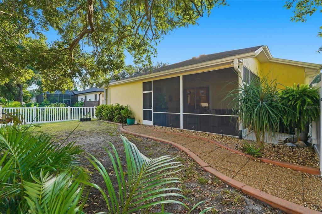 Active With Contract: $394,900 (3 beds, 2 baths, 1542 Square Feet)