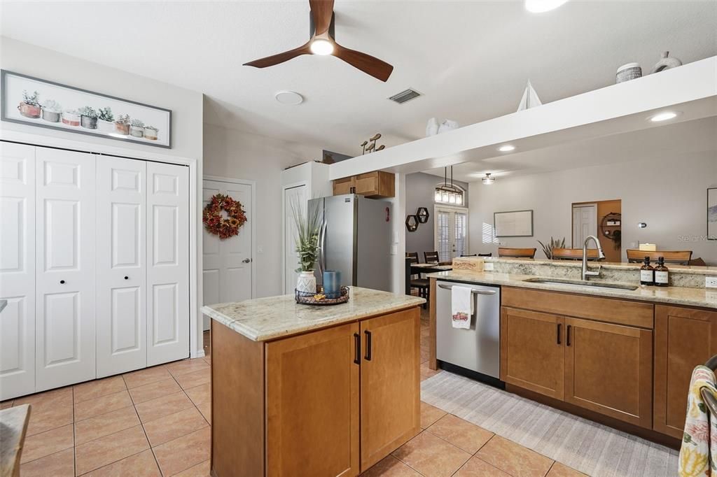 Active With Contract: $394,900 (3 beds, 2 baths, 1542 Square Feet)