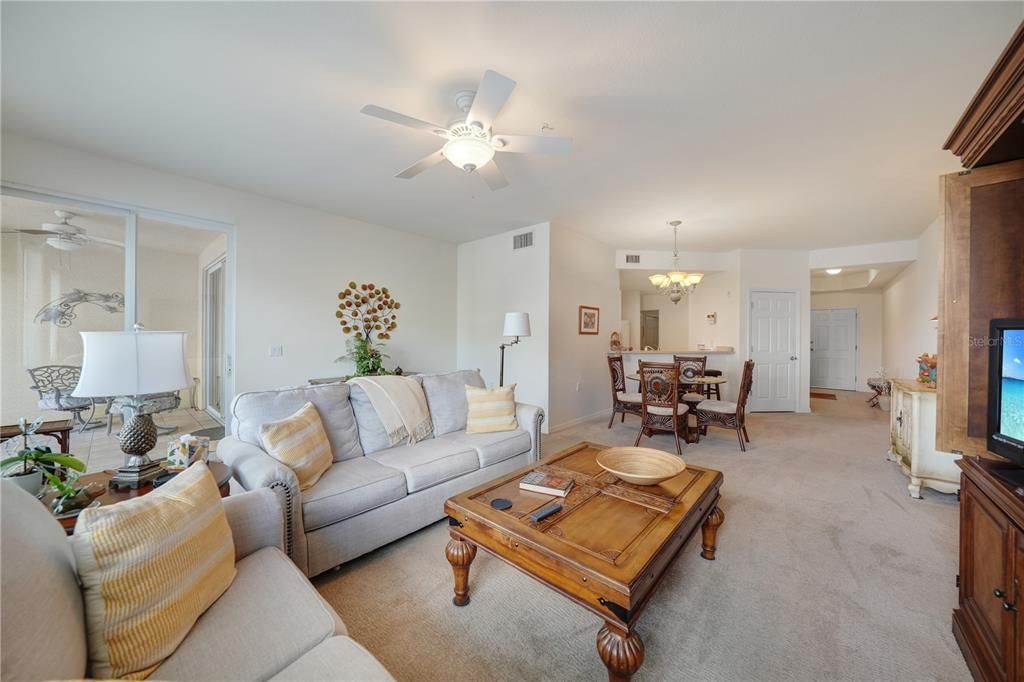 Под контрактом: $195,000 (2 спален, 2 ванн, 1351 Квадратных фут)