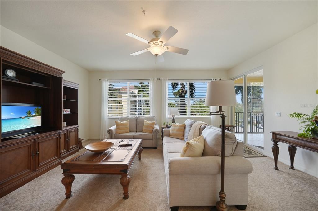 Под контрактом: $195,000 (2 спален, 2 ванн, 1351 Квадратных фут)