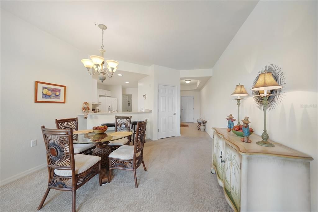 Под контрактом: $195,000 (2 спален, 2 ванн, 1351 Квадратных фут)