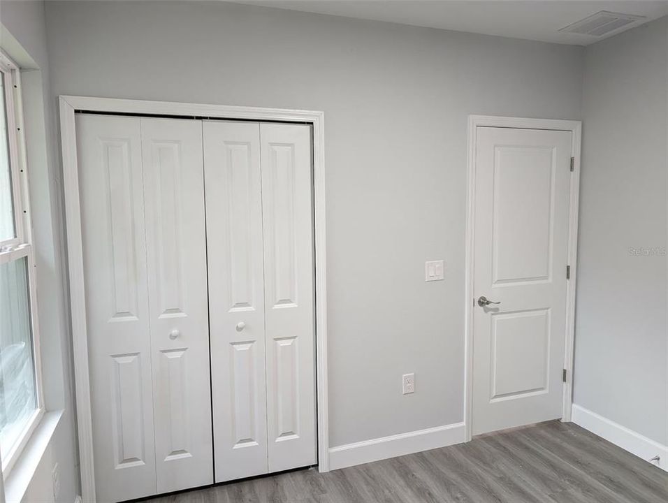 For Sale: $450,000 (6 beds, 0 baths, 2324 Square Feet)