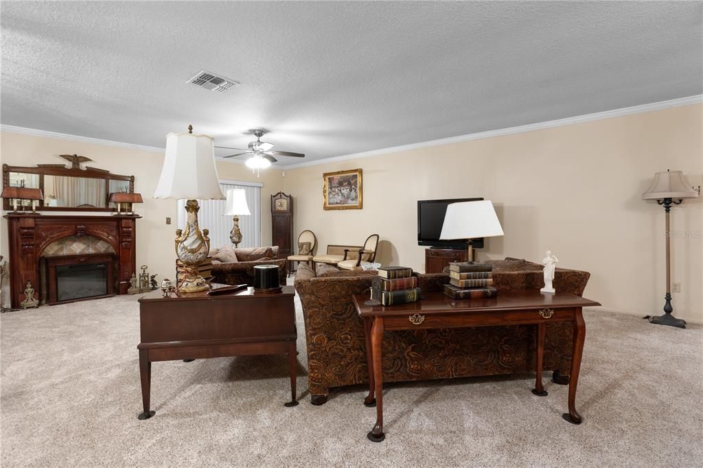 For Sale: $375,000 (2 beds, 2 baths, 1554 Square Feet)