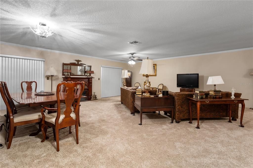 For Sale: $375,000 (2 beds, 2 baths, 1554 Square Feet)