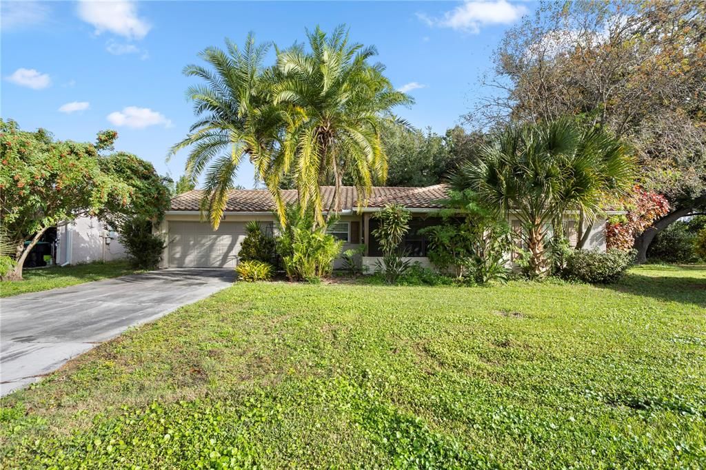 For Sale: $375,000 (2 beds, 2 baths, 1554 Square Feet)