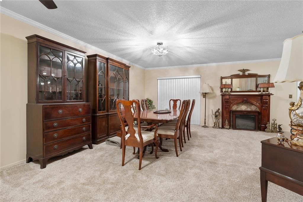 For Sale: $375,000 (2 beds, 2 baths, 1554 Square Feet)