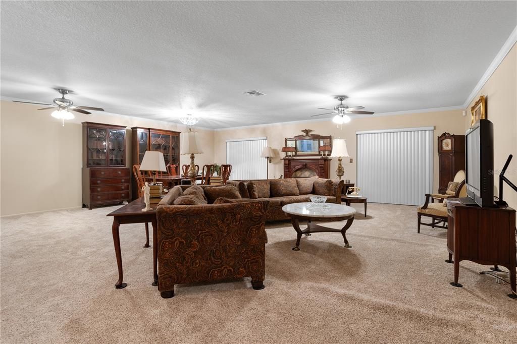 For Sale: $375,000 (2 beds, 2 baths, 1554 Square Feet)