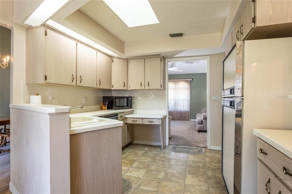 For Sale: $319,900 (3 beds, 2 baths, 1867 Square Feet)