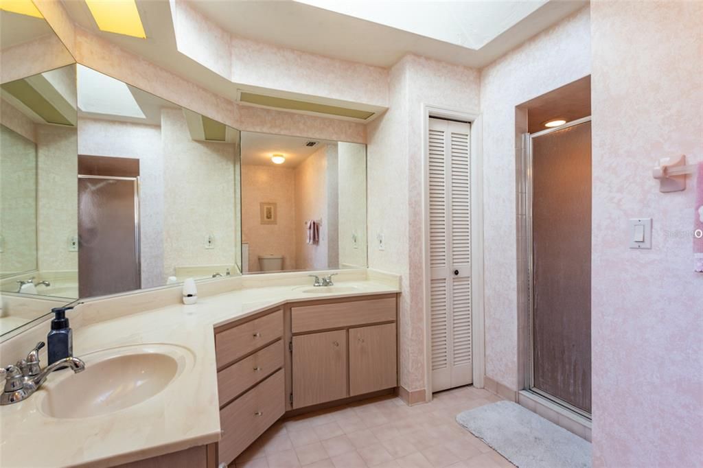 For Sale: $319,900 (3 beds, 2 baths, 1867 Square Feet)