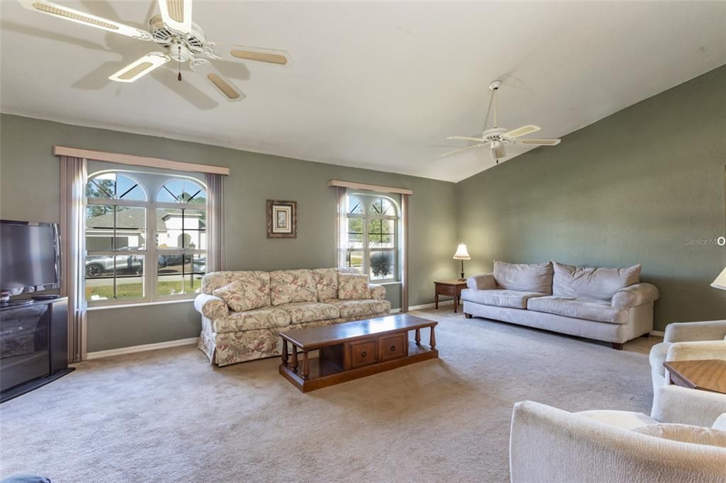 For Sale: $319,900 (3 beds, 2 baths, 1867 Square Feet)