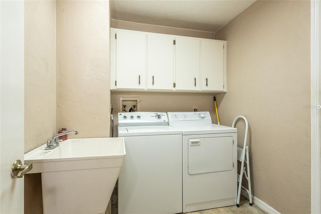 For Sale: $319,900 (3 beds, 2 baths, 1867 Square Feet)