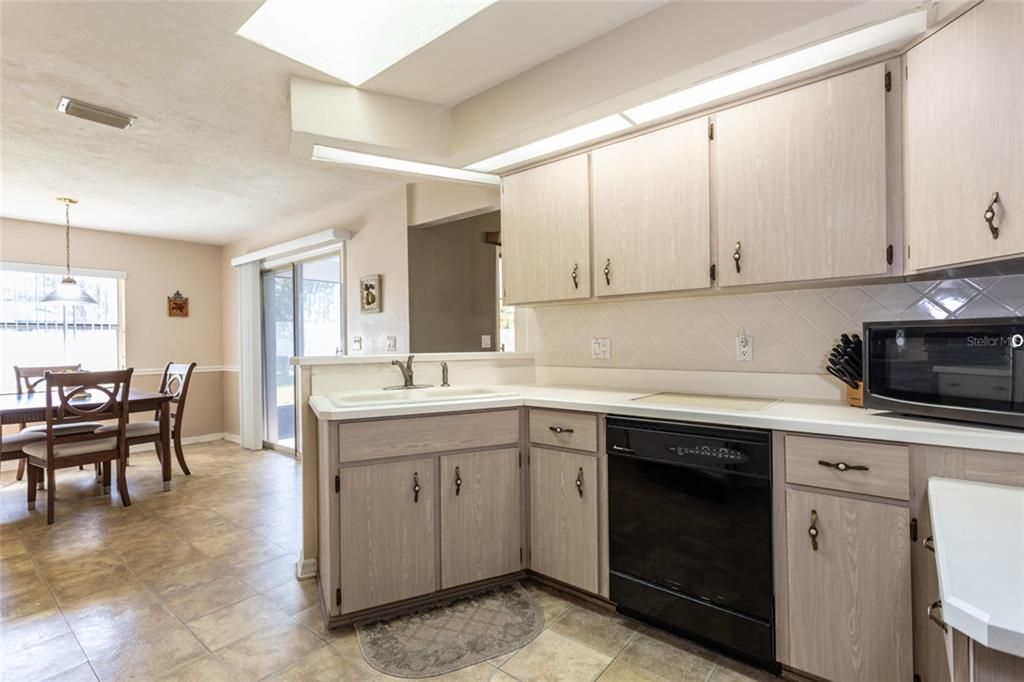 For Sale: $319,900 (3 beds, 2 baths, 1867 Square Feet)