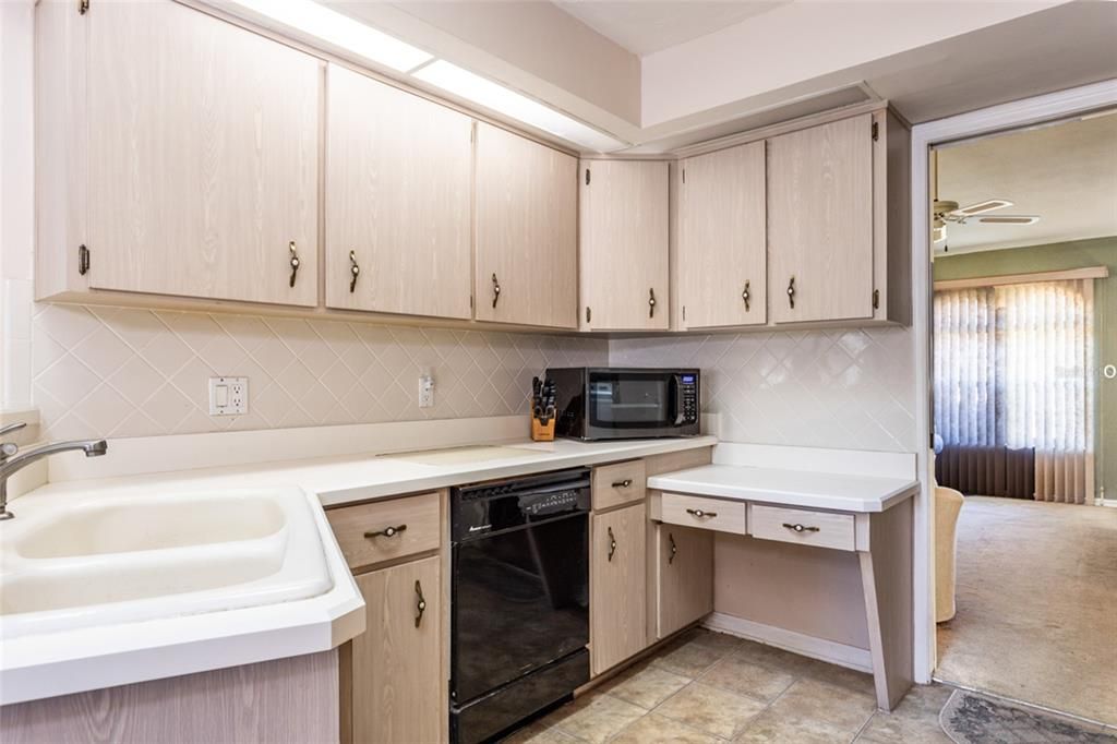 For Sale: $319,900 (3 beds, 2 baths, 1867 Square Feet)