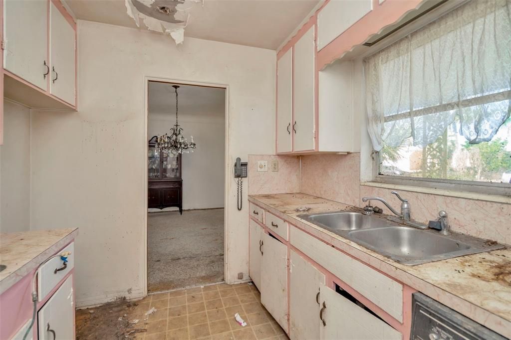 For Sale: $870,000 (3 beds, 2 baths, 1632 Square Feet)