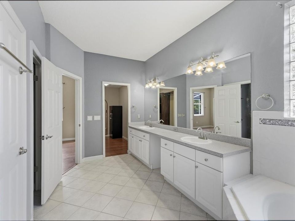 For Sale: $825,000 (4 beds, 3 baths, 2256 Square Feet)