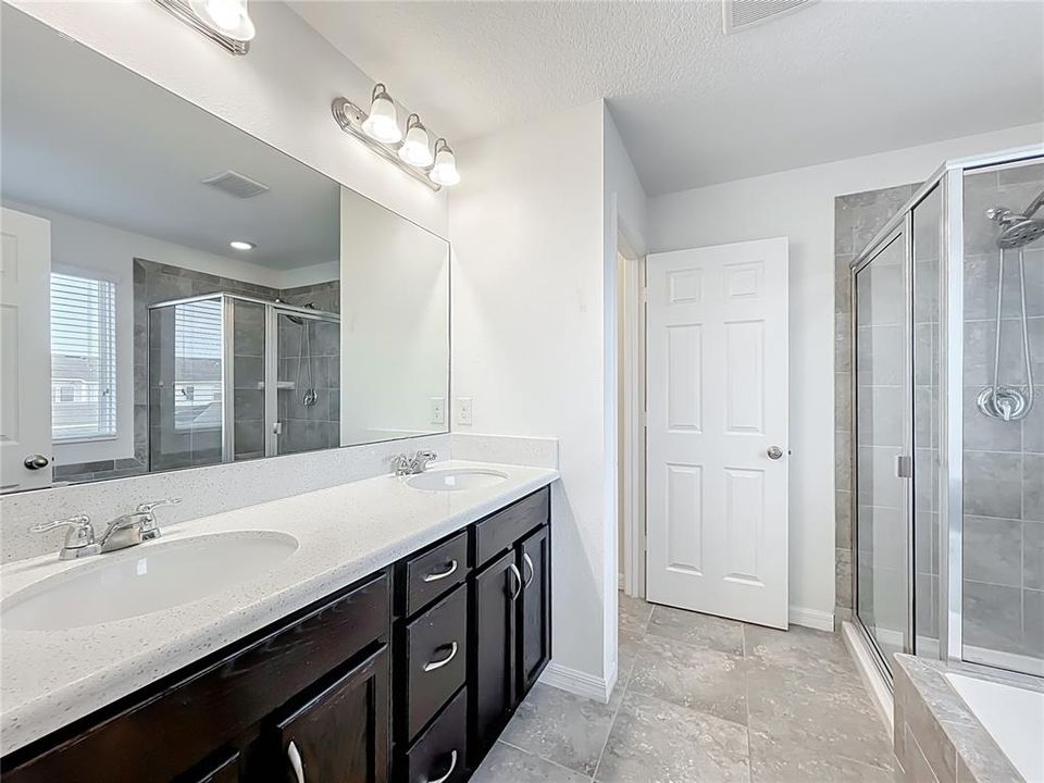 合同活跃: $425,000 (3 贝兹, 2 浴室, 1725 平方英尺)