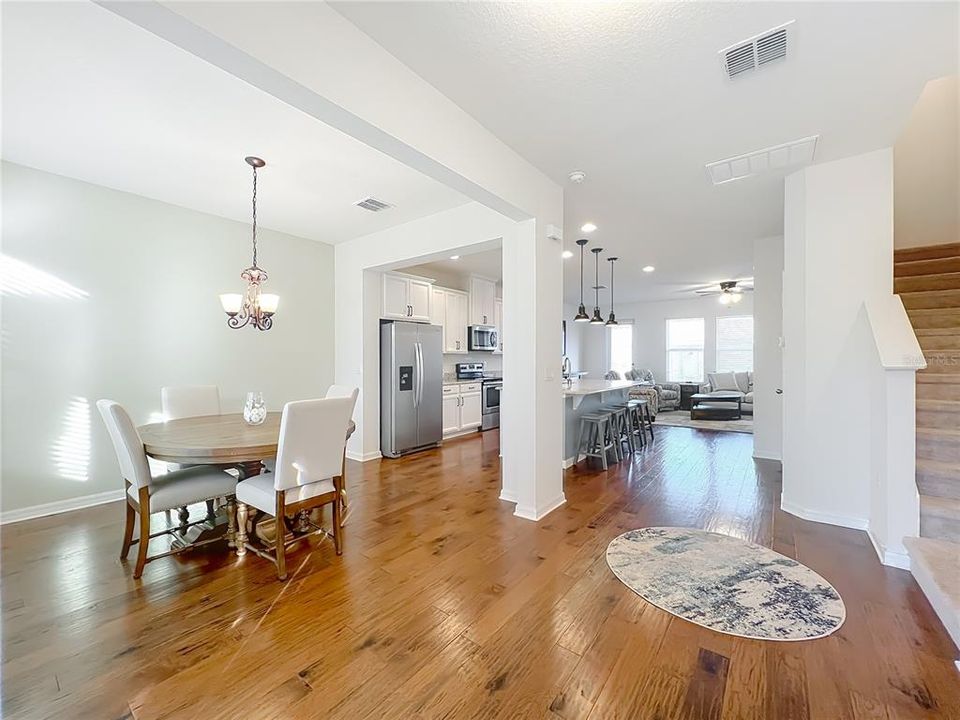 合同活跃: $425,000 (3 贝兹, 2 浴室, 1725 平方英尺)