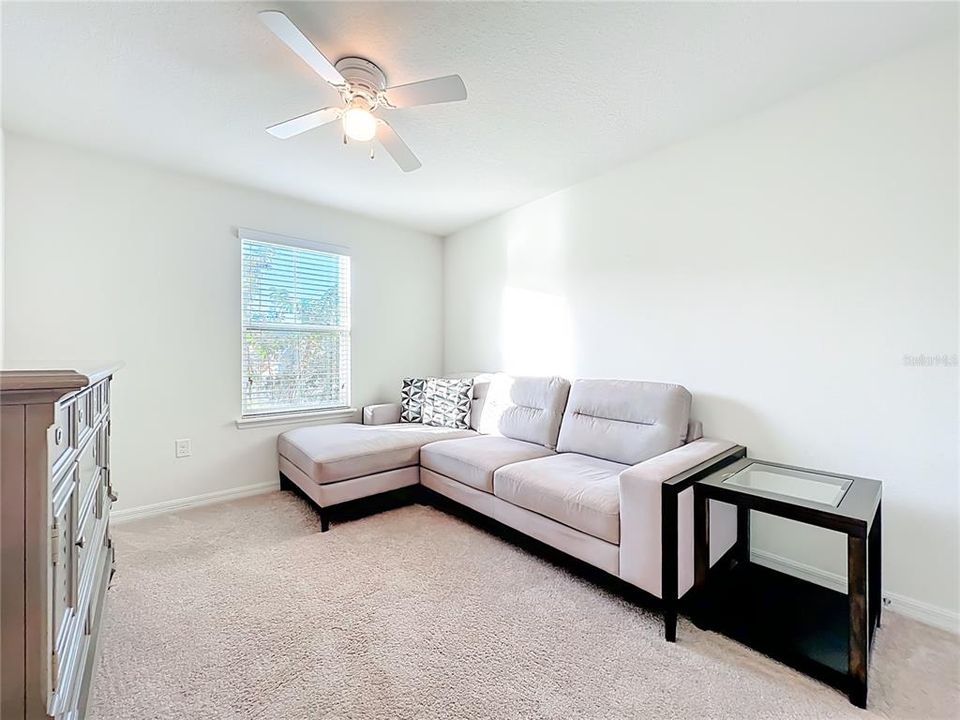 合同活跃: $425,000 (3 贝兹, 2 浴室, 1725 平方英尺)