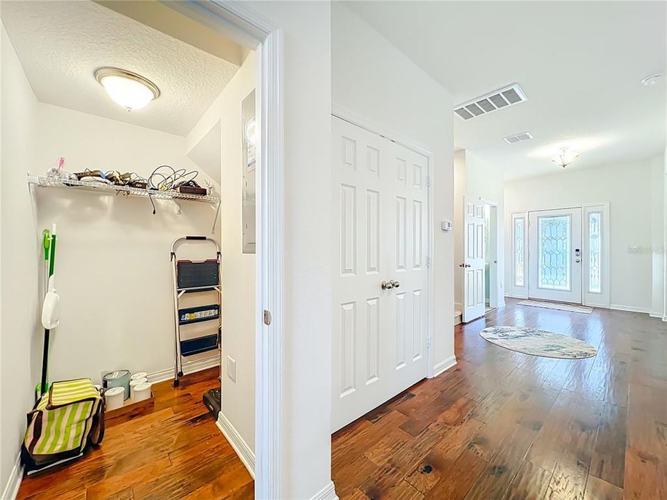 合同活跃: $425,000 (3 贝兹, 2 浴室, 1725 平方英尺)