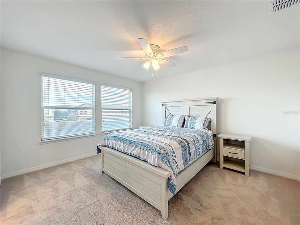 合同活跃: $425,000 (3 贝兹, 2 浴室, 1725 平方英尺)