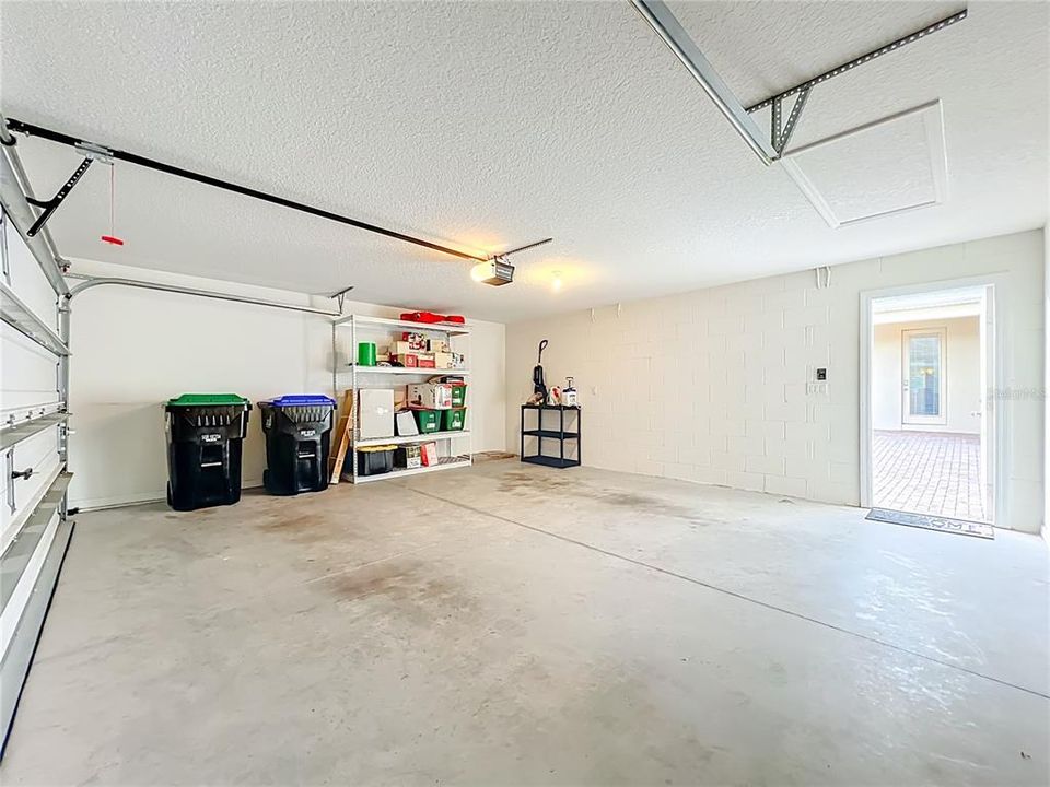 合同活跃: $425,000 (3 贝兹, 2 浴室, 1725 平方英尺)