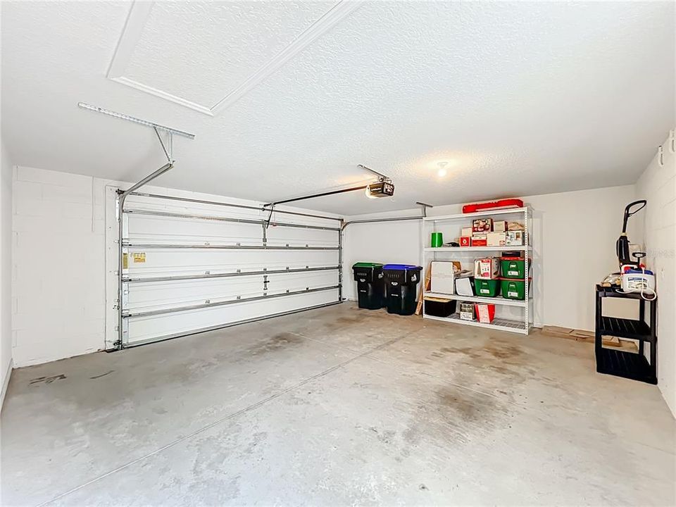 合同活跃: $425,000 (3 贝兹, 2 浴室, 1725 平方英尺)